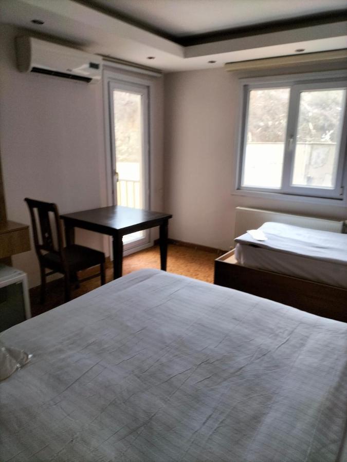 Ny World Hotel Istanboel Buitenkant foto