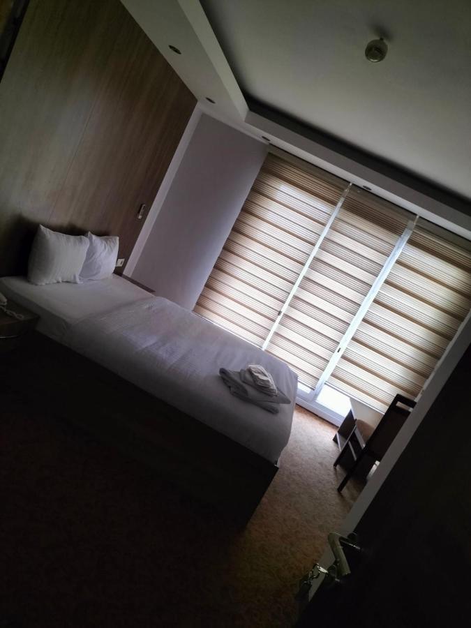 Ny World Hotel Istanboel Buitenkant foto
